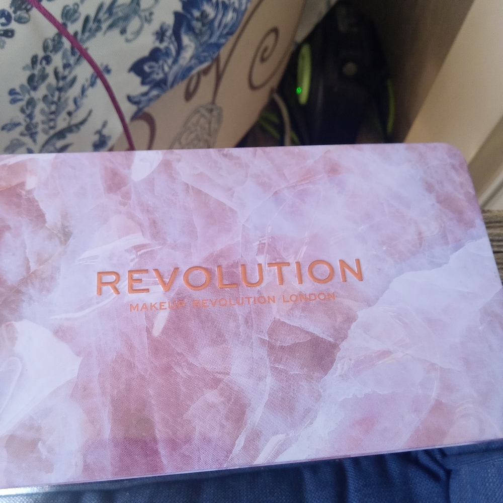 18 pan eyeshadow palette